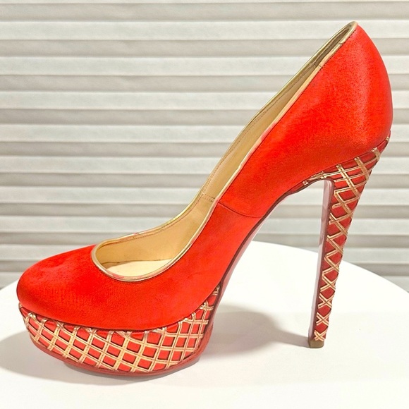 🌺CHRISTIAN LOUBOUTIN 🌺 Satin Plaftorm With Gold Quilted Heel Size: 36